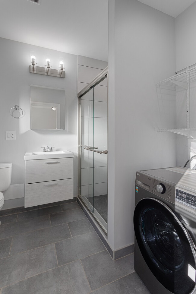 Building Photo - 1631 W Chase Ave