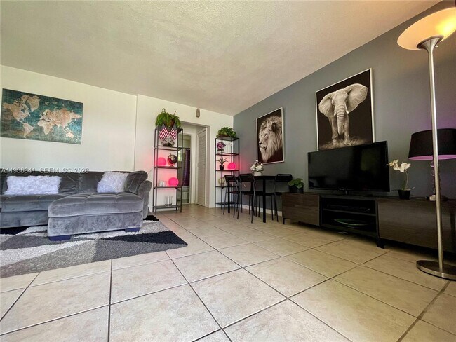 Foto del edificio - 2120 NE 168th St