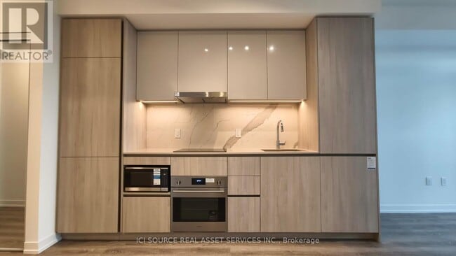 Photo du bâtiment - 8 Interchange Wy