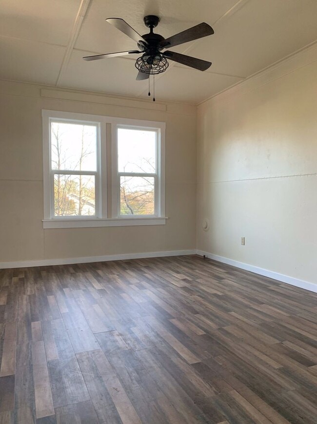 Building Photo - 362 Linden Ave