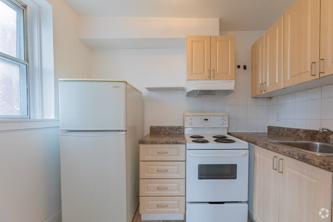1BR, 1BA - 650SF - Kitchen - Donlands Apartments