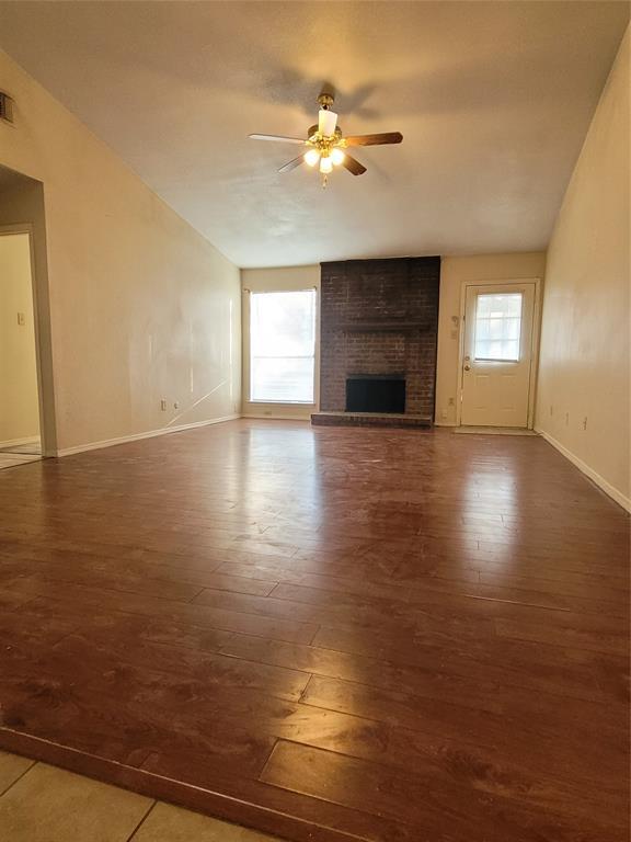 Building Photo - 1127 Willow Run Cir