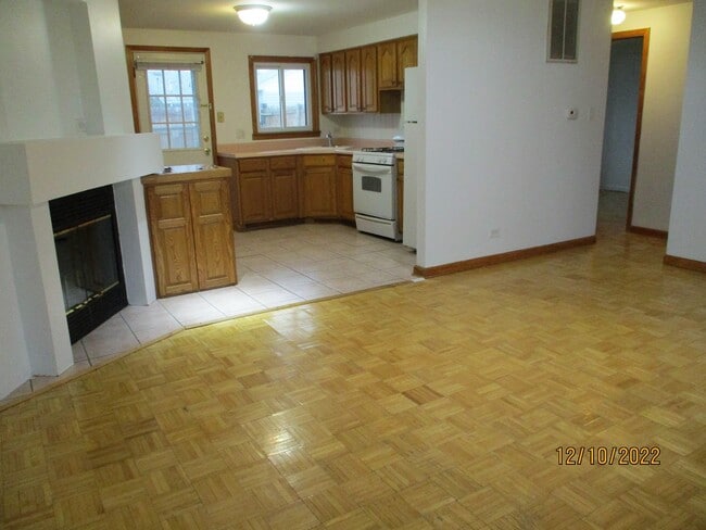 Building Photo - 4200 W 90th Pl