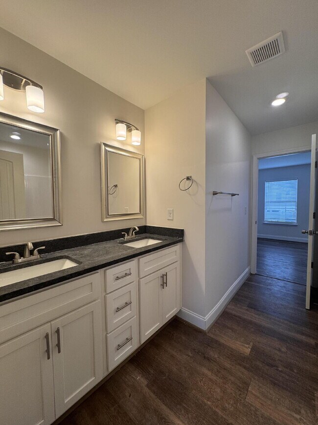Foto del edificio - Modern 3-Bed, 2.5-Bath Home in Travelers R...