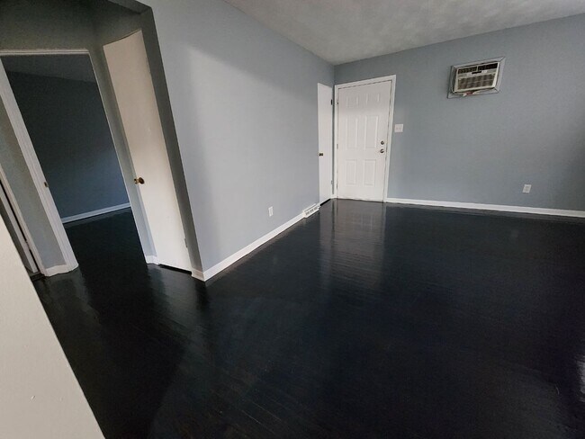 Foto del edificio - 457 Greenbay Ave