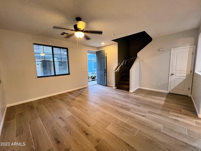 Building Photo - 3805 E Santa Fe Ln