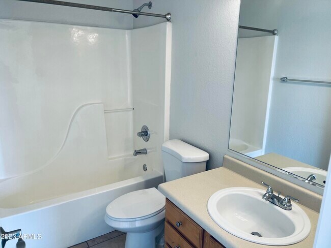 Foto del edificio - 5651 Flossmoor Ave