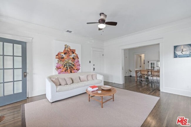 Building Photo - 2938 1/2 S La Salle Ave