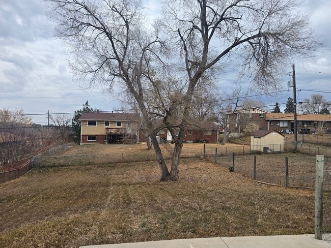 Large backyard! - 902 S Zephyr Ct