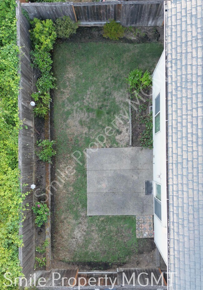 Building Photo - 16042 SW Medallion Ln
