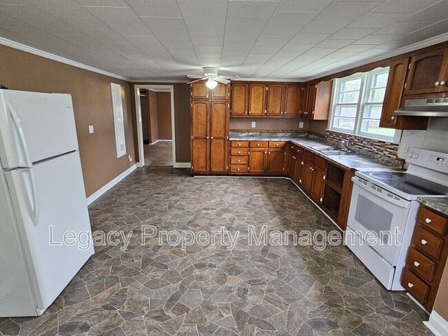 Building Photo - 3050 Swepsonville-Saxapahaw Rd