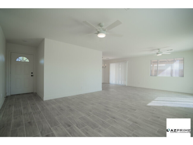 Building Photo - Gorgeous 3/2 Glendale Gem - Your Perfect H...