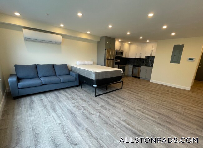 Building Photo - 1028a Commonwealth Ave