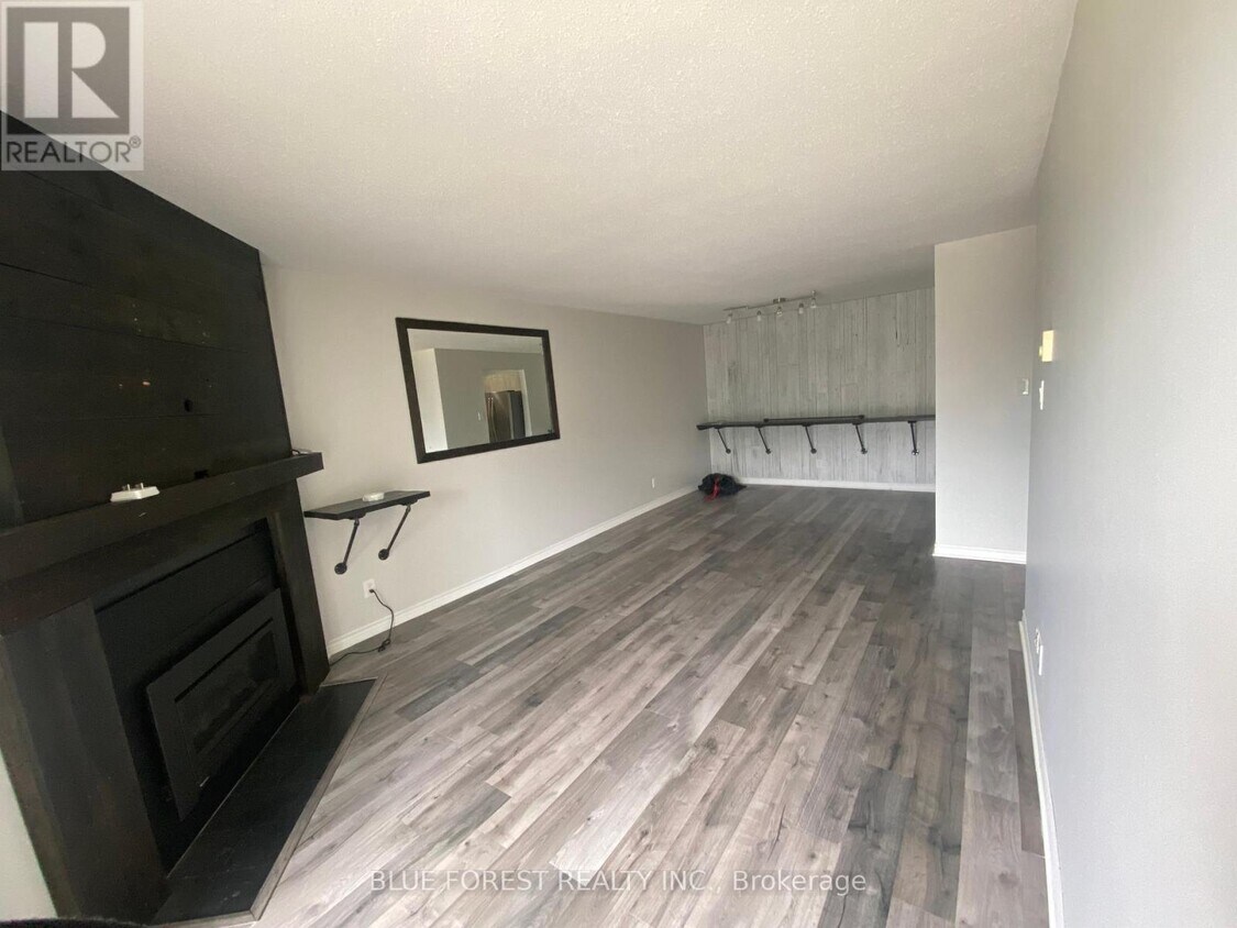Photo principale - 737-737 Deveron Crescent