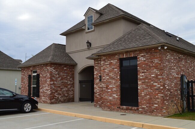 Building Photo - One month free with approved application! ...