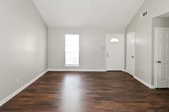 Foto del edificio - 6464 Elmwood Cove