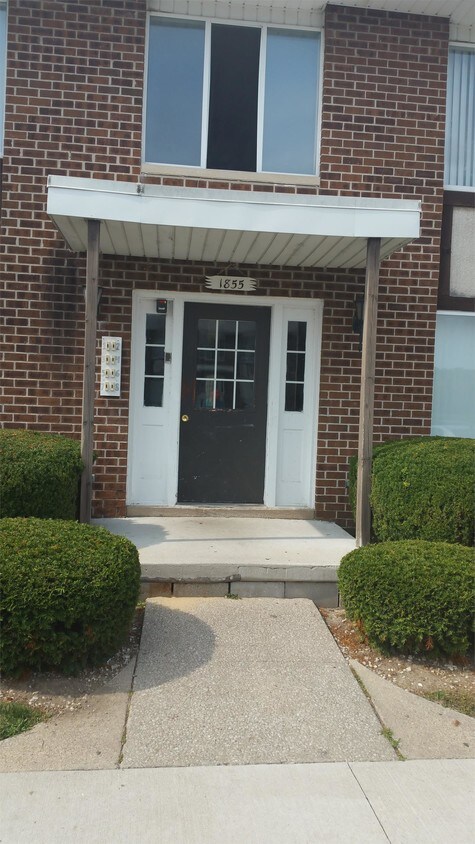Building Photo - 1850 Squire Dr