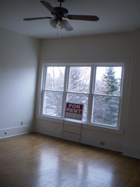 Foto principal - 1204 Court St