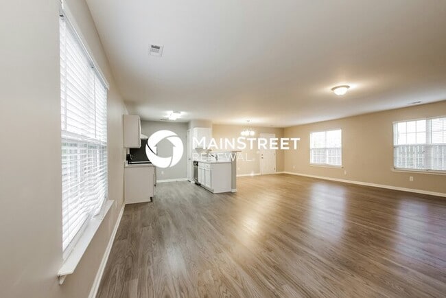 Building Photo - 4 Bedroom Pet-Friendly Home in Charlotte, ...