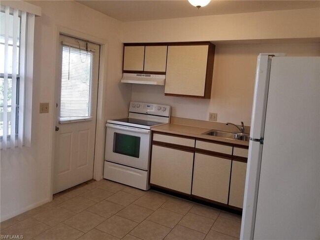 Building Photo - 4625 SW 8th Pl