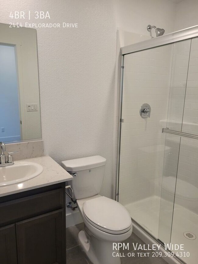Building Photo - Large 4 bedroom 3 bath COMING SOON! REDUCE...