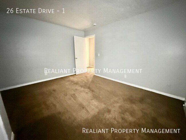 Building Photo - 26 Estate Dr