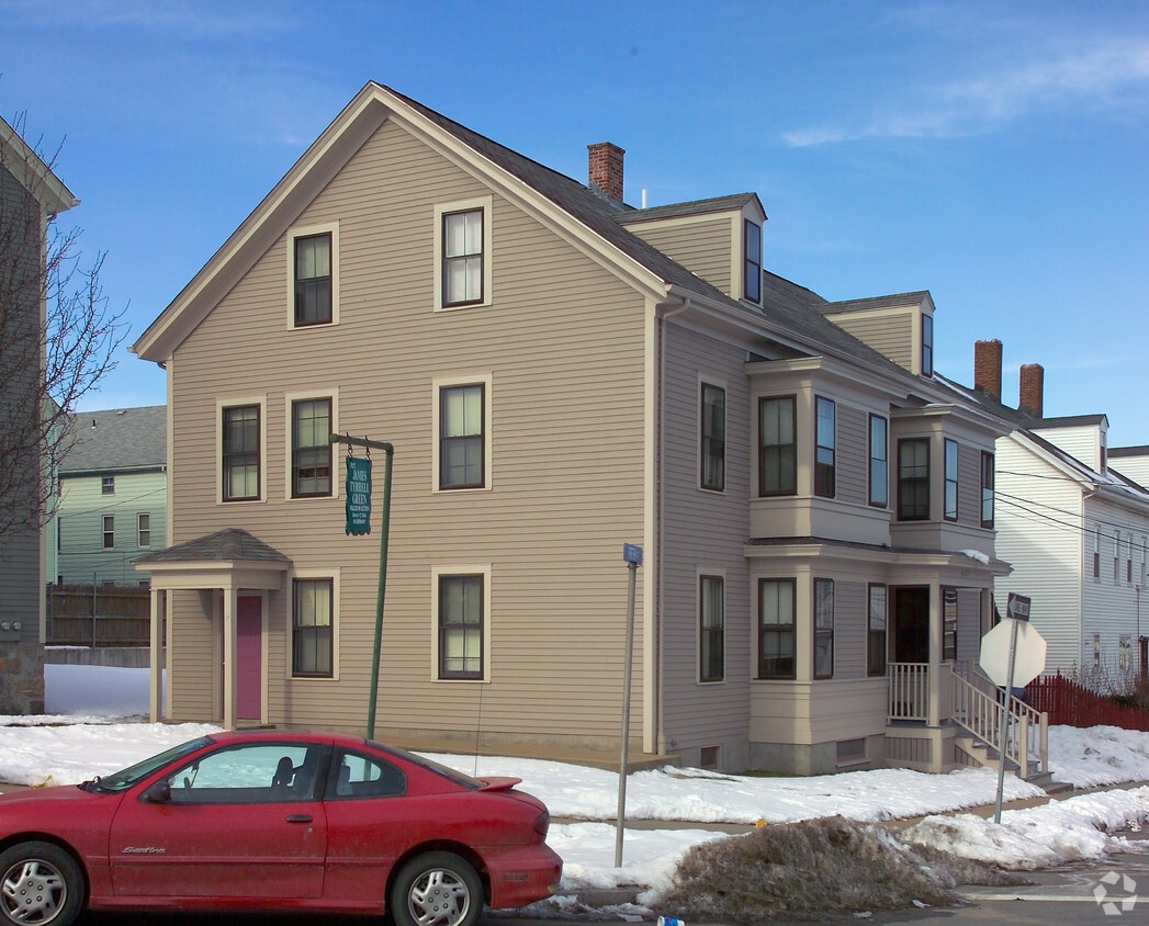 Building Photo - 427 5th St