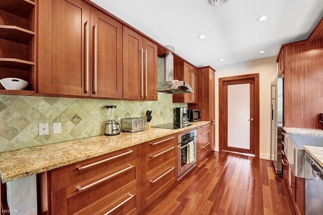 Building Photo - 3 br, 2.5 bath House - 2300 Middle River Dr