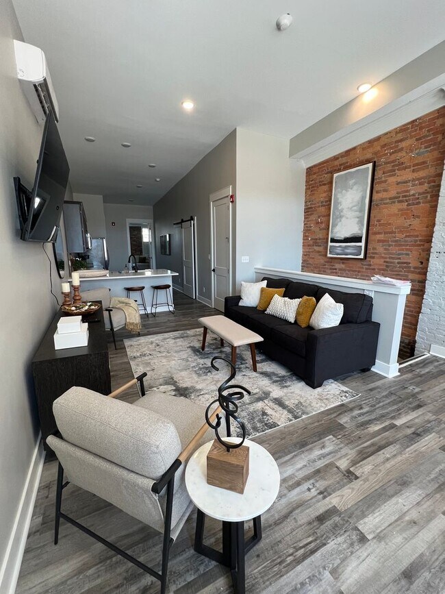 Foto del edificio - One Bedroom Downtown Lafayette - Fully Furnished
