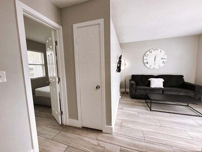 Building Photo - 50 Davie Blvd