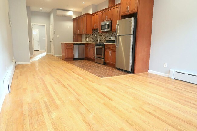 Foto del edificio - 245 Rogers Ave