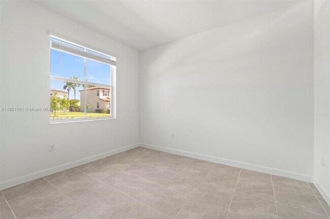 Foto del edificio - 3 bedroom in Miami FL 33167