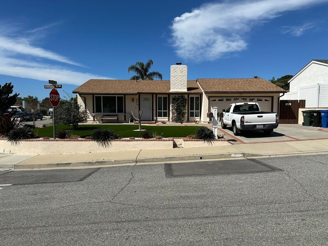 Foto principal - 2 bed 1 bath home in Thousand Oaks CA
