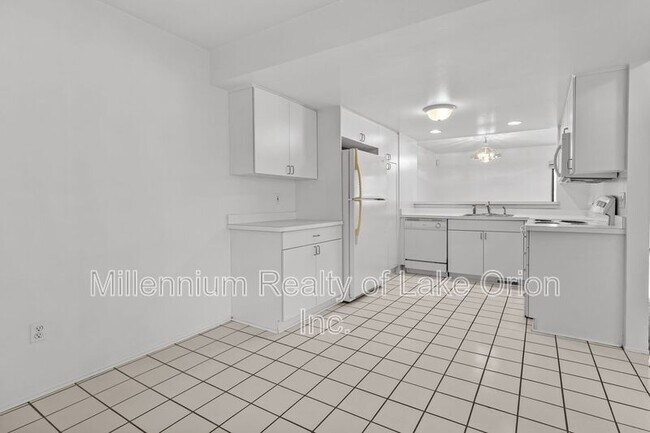 Foto del edificio - 5611 Drake Hollow Dr