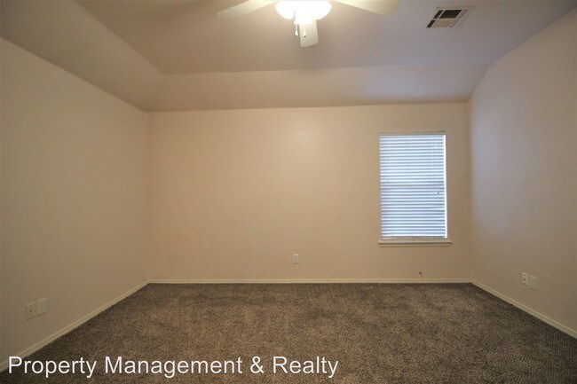 Building Photo - 3 br, 2 bath House - 509 W 10th St