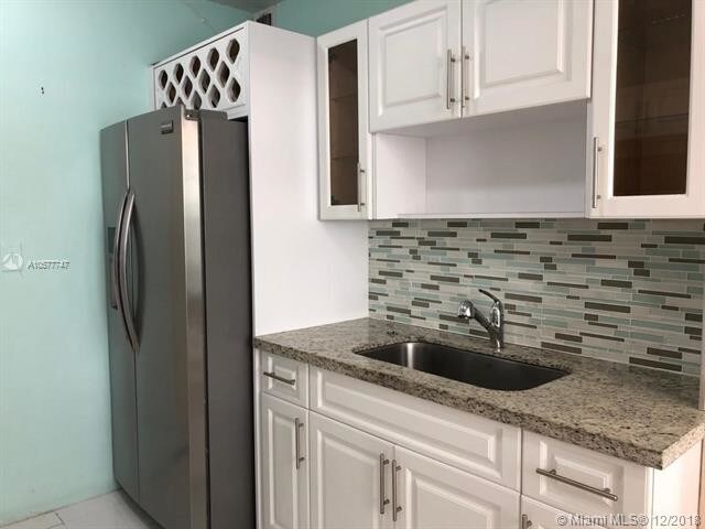 Building Photo - 7800 Carlyle Ave