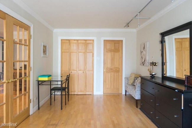 Building Photo - 1 br, 1 bath Condo - 1300 N Sutton Pl