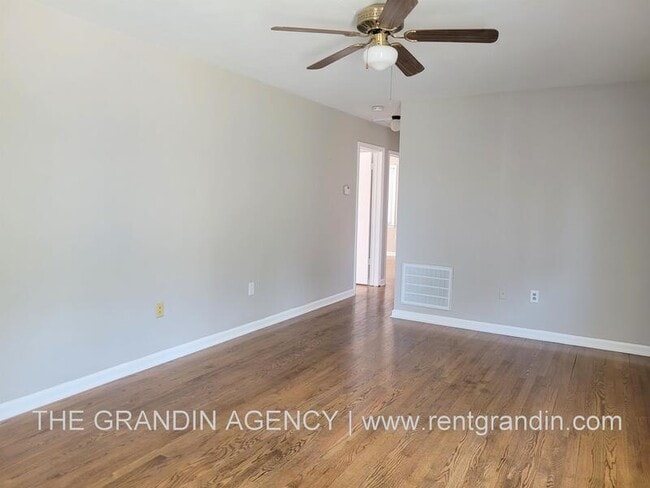 Photo - 4930 Florist Rd House