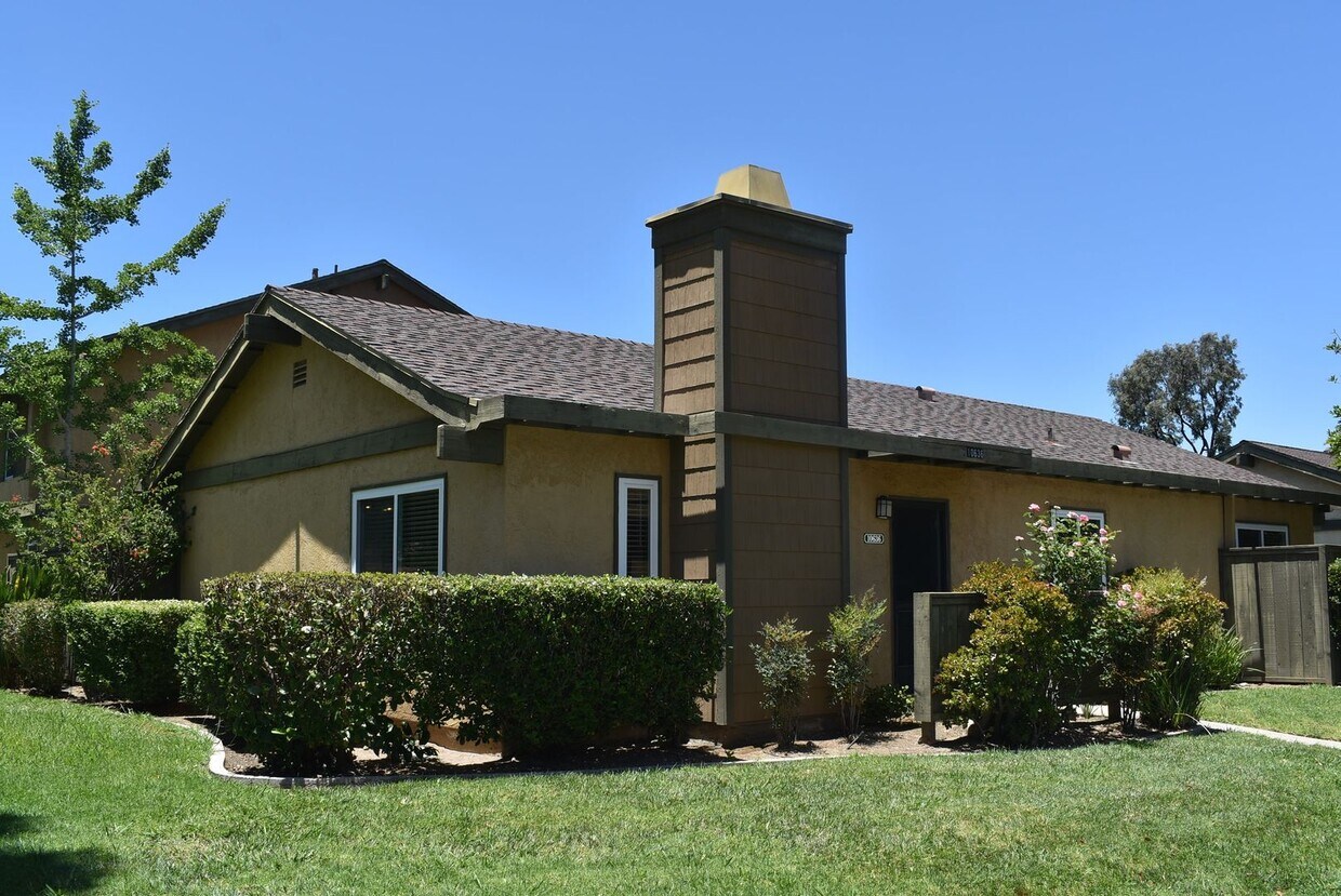 Foto principal - 3 Bedroom 2 Bath Single Story Home- Mesa V...