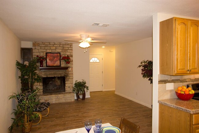 Foto del edificio - 4605 Button Bend Rd