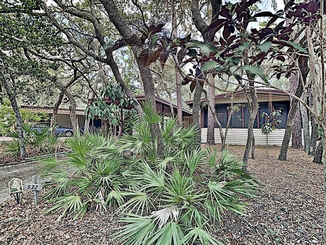 Building Photo - 532 W Plantation Blvd