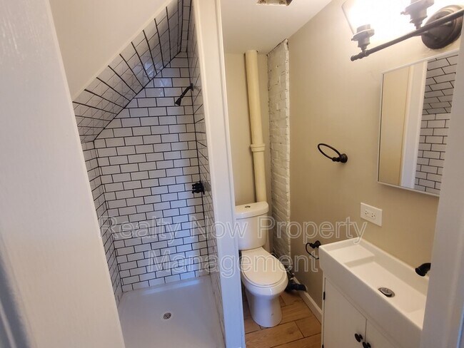 Foto del edificio - 1335 W 61st St