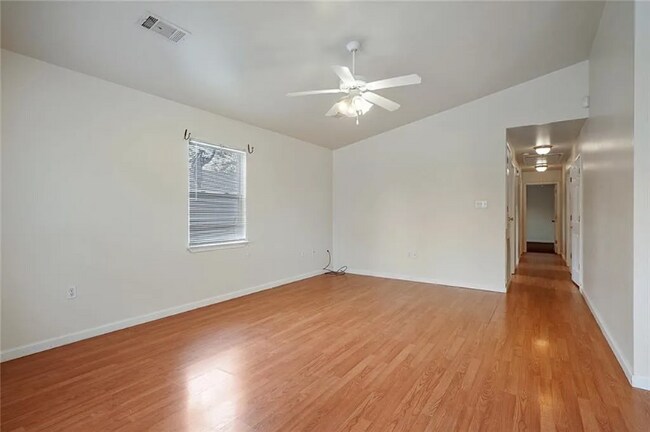 Foto del edificio - 370 Cedar Ln