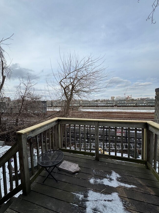 Foto del edificio - 3-level Townhouse 7-bed + 4-bath @ BU