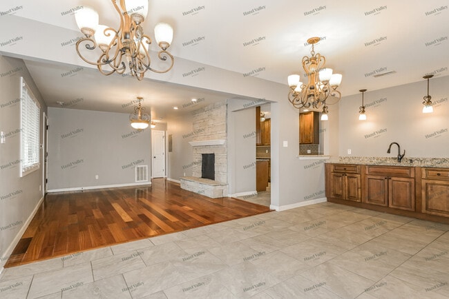 Building Photo - 1006 Forest Ave