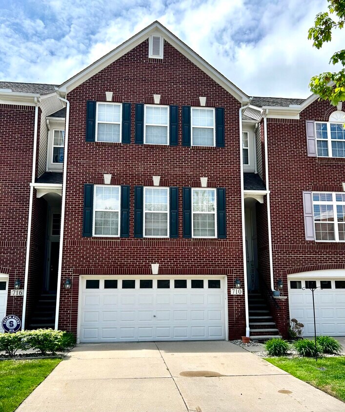 Primary Photo - 710 Cherry Orchard Rd