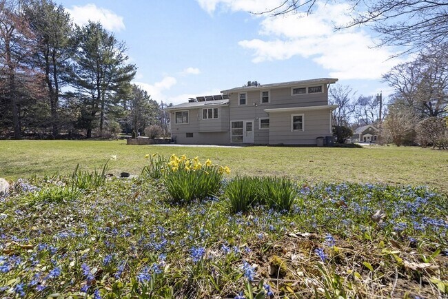 Foto del edificio - 24 Tyler Rd