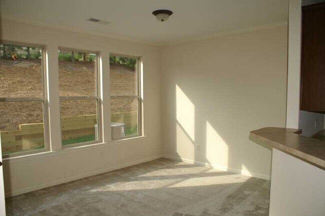 Foto del edificio - TOWN HOME IN GATED COMMUNITY WITH POOL!
