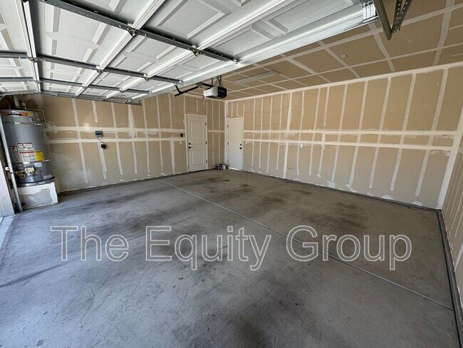 Foto del edificio - 3212 N Noyes Ct