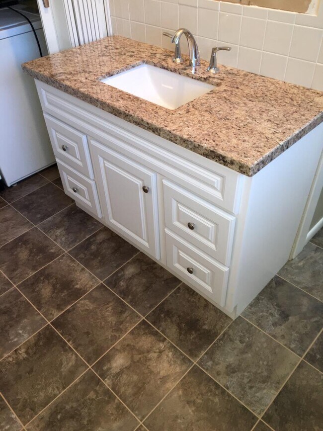 18 Gregory St Unit 2 Second Floor, Pittsburgh, PA 15203 Apartments